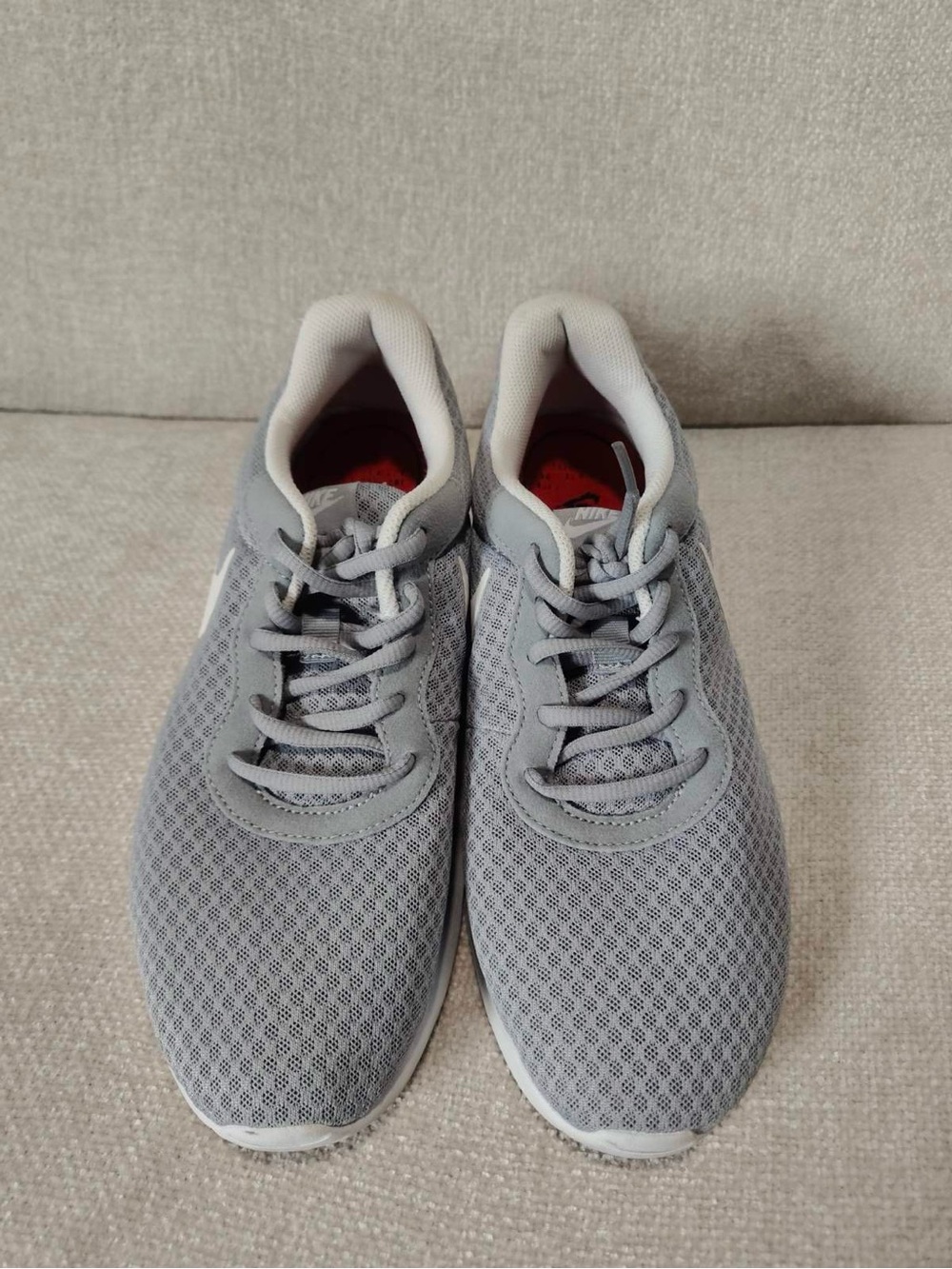 Nike Tanjun Women’s Running Shoes Size 10 Grey White Sneaker 812655-010